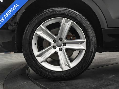 Used 2019 Audi Q8 Premium w/ Convenience Package image 32