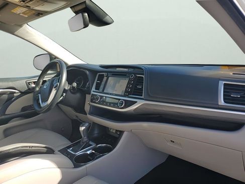 Used 2019 Toyota Highlander Limited image 14