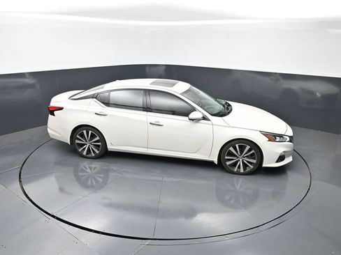 Used 2020 Nissan Altima 2.0 Platinum FWD image 20