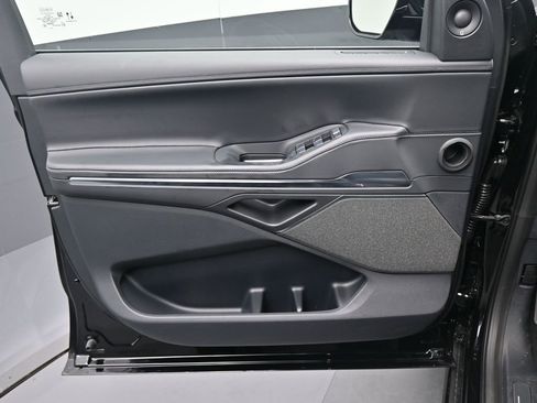 New 2025 Lincoln Navigator Reserve AWD/4WD image 13