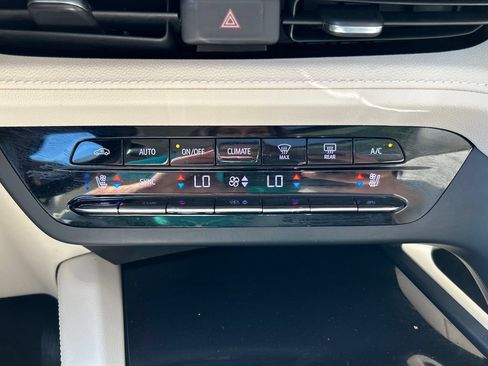 Used 2023 Buick Envision Avenir AWD/4WD image 27