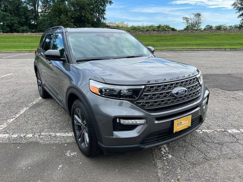 Used 2023 Ford Explorer XLT w/ Equipment Group 202A AWD/4WD image 2