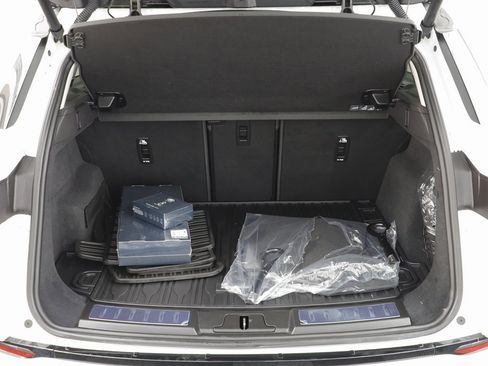 Used 2024 Land Rover Range Rover Evoque Dynamic SE image 17