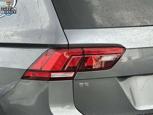 Used 2022 Volkswagen Tiguan SE w/ Panoramic Sunroof Package AWD/4WD image 10