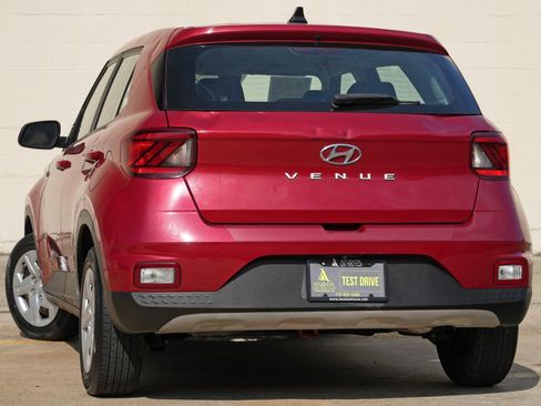 Used 2020 Hyundai Venue SE FWD image 5
