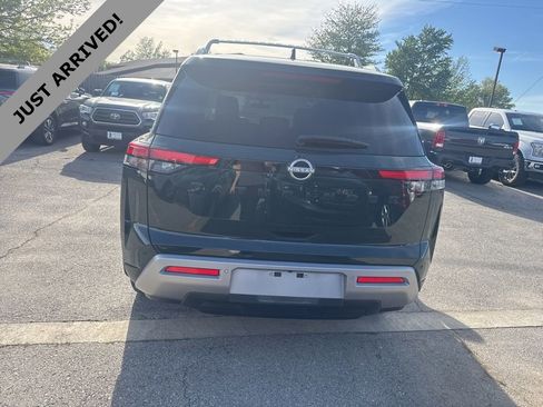 Certified 2023 Nissan Pathfinder Platinum w/ Black Appearance Package image 6