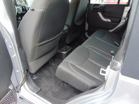 Used 2016 Jeep Wrangler Unlimited Sahara w/ Connectivity Group image 3