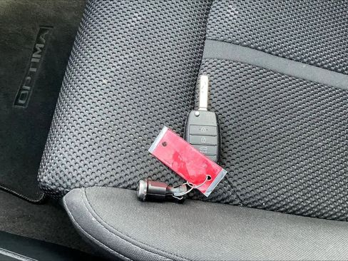 Used 2020 Kia Optima LX image 14