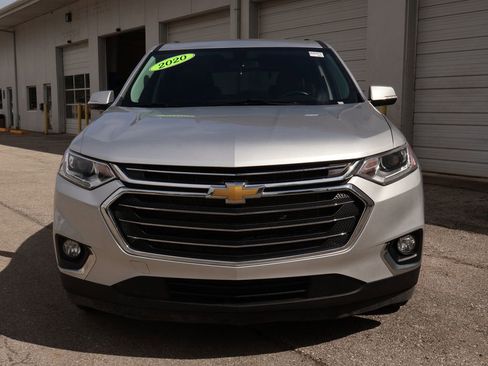 Used 2020 Chevrolet Traverse LT FWD image 2
