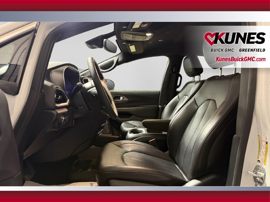Used 2025 Chrysler Pacifica Select FWD image 22