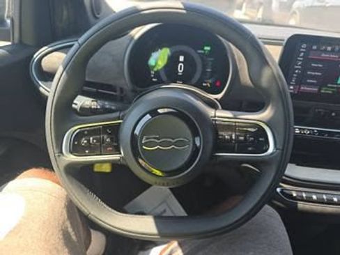 Used 2025 FIAT 500 e FWD image 5