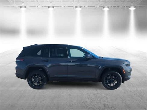 New 2025 Jeep Grand Cherokee Limited image 9