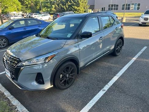 Used 2022 Nissan Kicks SR FWD image 3
