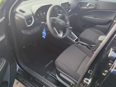 Used 2026 Hyundai Venue SE FWD image 5