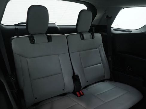 Used 2021 Ford Explorer XLT w/ Equipment Group 202A image 12