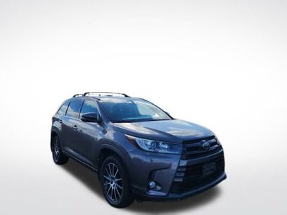 Used 2017 Toyota Highlander SE