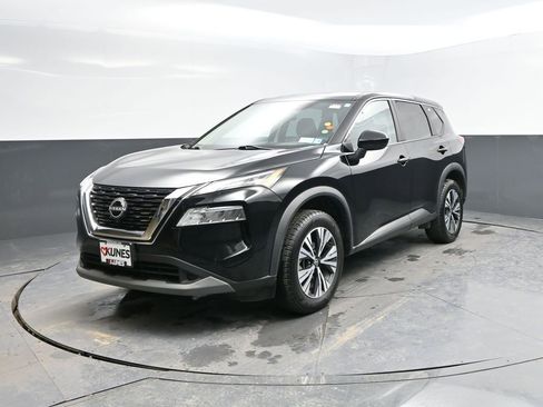 Used 2023 Nissan Rogue SV image 3