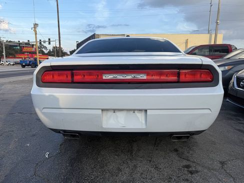 Used 2013 Dodge Challenger SXT RWD image 4