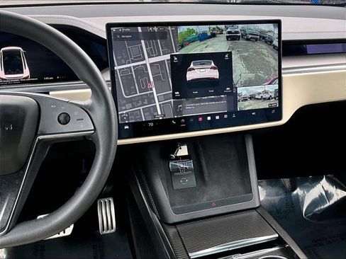 Used 2023 Tesla Model X Plaid image 6