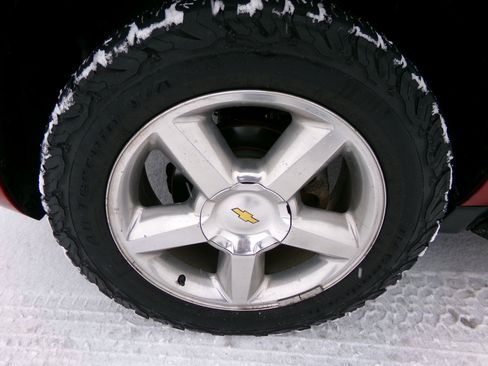 Used 2013 Chevrolet Suburban LTZ image 11