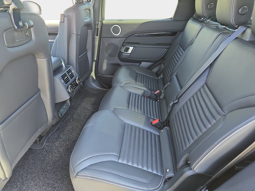 New 2026 Land Rover Discovery S AWD/4WD image 16