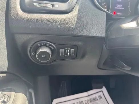 Used 2021 Jeep Compass Latitude FWD image 22