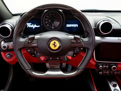 Used 2020 Ferrari Portofino RWD image 18