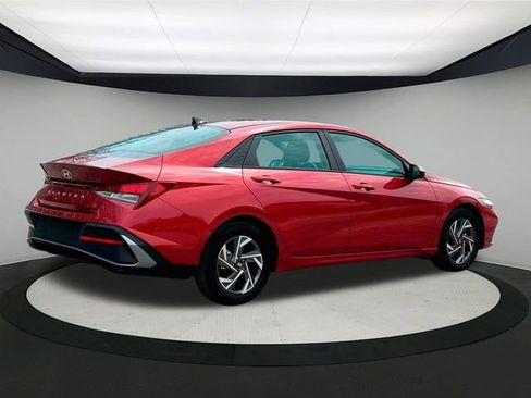 New 2024 Hyundai Elantra SEL w/ Convenience Package image 8