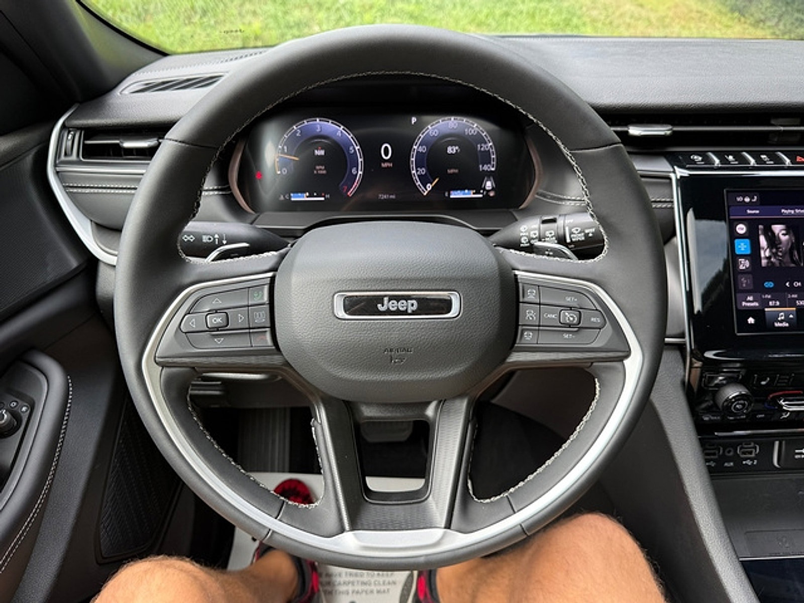 Used 2025 Jeep Grand Cherokee Altitude AWD/4WD image 19