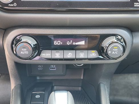 Certified 2023 Nissan Kicks SR FWD image 20