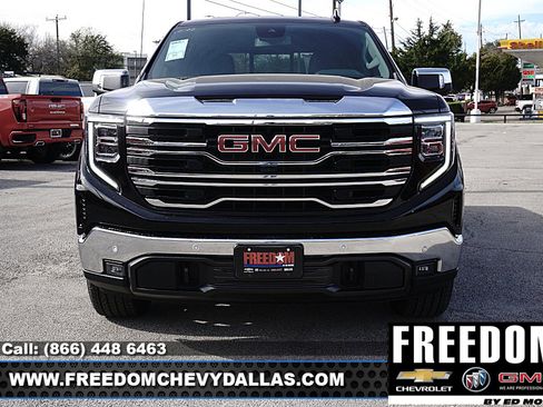 New 2026 GMC Sierra 1500 SLT image 2