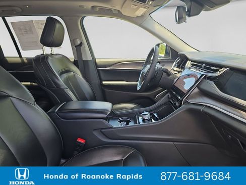 Used 2024 Jeep Grand Cherokee Limited 4xe AWD/4WD image 16