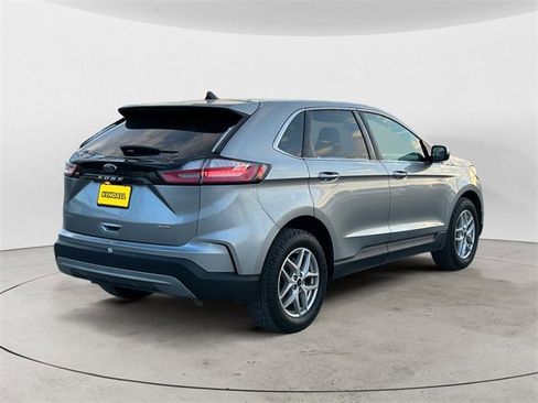 Used 2024 Ford Edge SEL w/ Convenience Package image 5