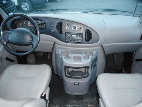Used 2002 Ford E-350 and Econoline 350 XL image 24