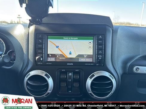 Used 2015 Jeep Wrangler Unlimited Rubicon w/ Connectivity Group image 17