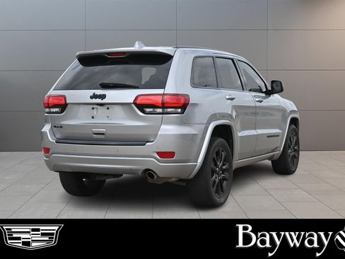 Used 2017 Jeep Grand Cherokee Altitude AWD/4WD image 5