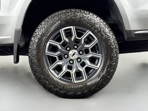 Certified 2024 Chevrolet Colorado Z71 w/ Z71 Convenience Package 2 AWD/4WD image 35