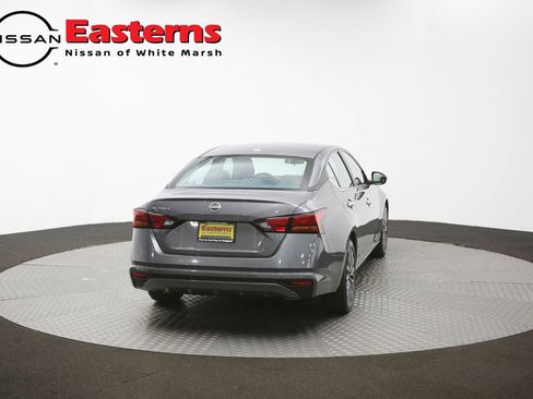 Used 2025 Nissan Altima 2.5 SV FWD image 37