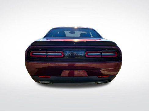Used 2017 Dodge Challenger SXT image 7