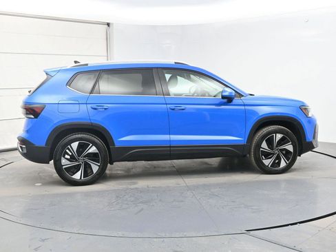 Used 2025 Volkswagen Taos SE w/ Panoramic Sunroof Package image 26