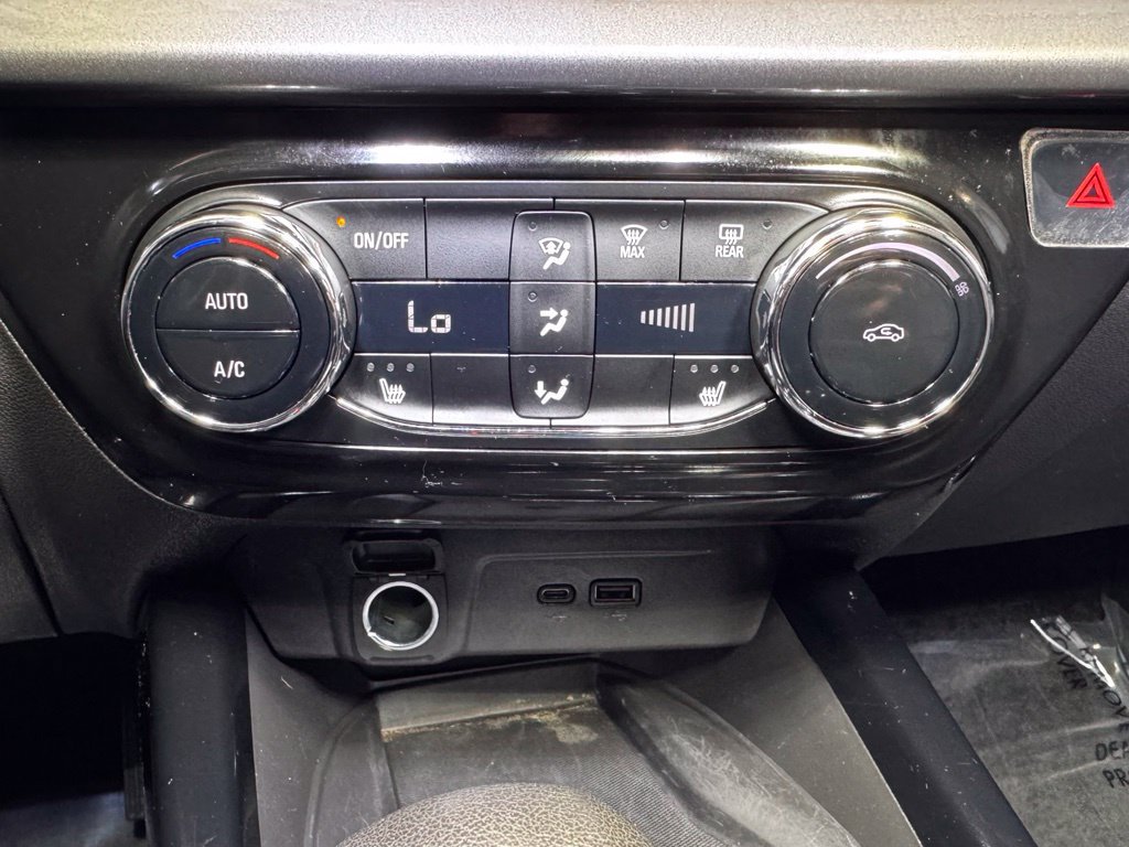 Used 2025 Chevrolet Trax ACTIV w/ Sunroof Package FWD image 31