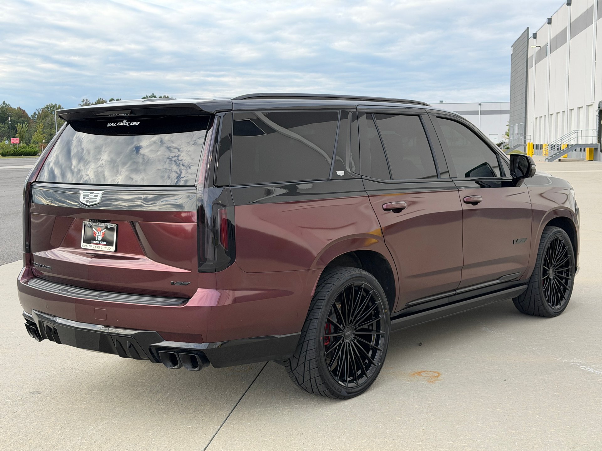 Used 2023 Cadillac Escalade V w/ LPO, ONYX Package AWD/4WD image 28