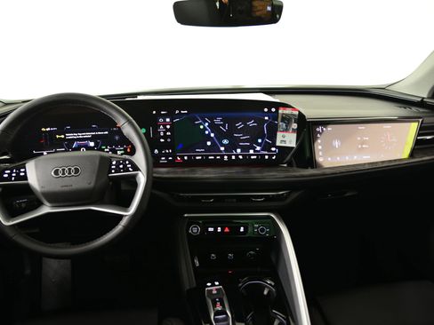 New 2025 Audi Q5 Prestige image 13