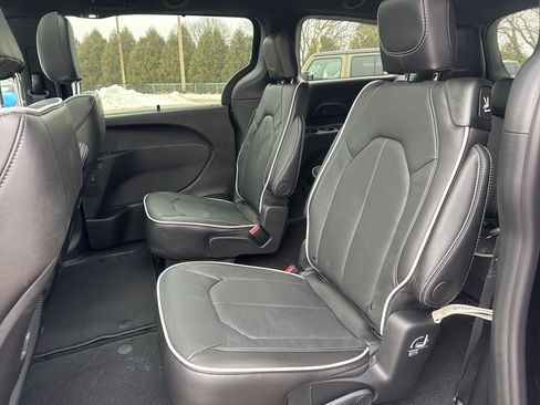 New 2026 Chrysler Pacifica Limited image 19