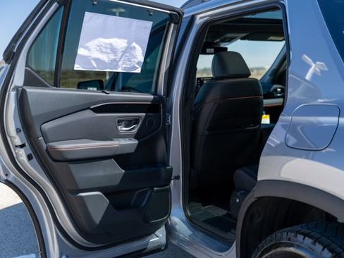 New 2025 Honda Pilot TrailSport image 19