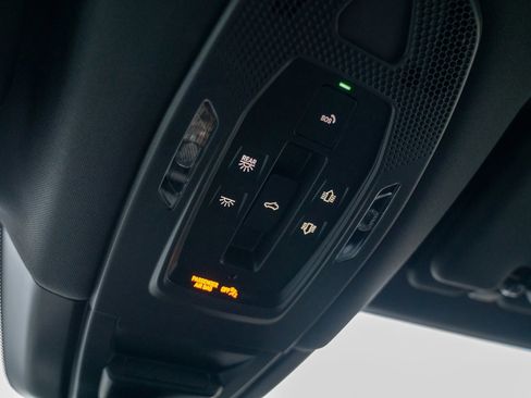 Used 2025 Porsche Cayenne image 23