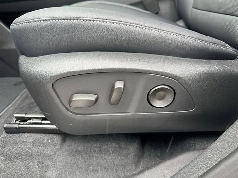 New 2026 Chevrolet Traverse LT image 14