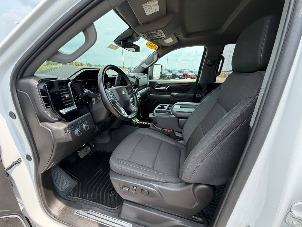 Used 2025 Chevrolet Silverado 2500 LT w/ Convenience Package AWD/4WD image 17