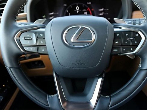 Used 2025 Lexus LX 700h Luxury image 23