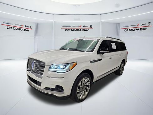 Used 2023 Lincoln Navigator L Reserve AWD/4WD image 2